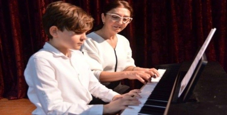 Konservatuar öğrencilerinden piyano dinletisi