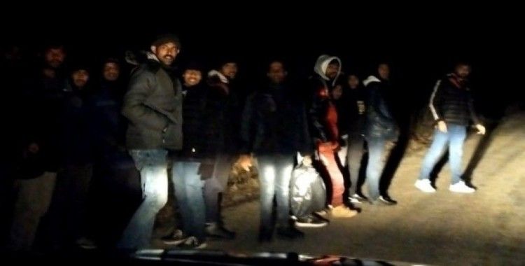 Edirne’de mülteciler Yunanistan sınırına akın ediyor