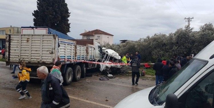İzmir'de korkunç kaza: 1 ölü, 4 yaralı