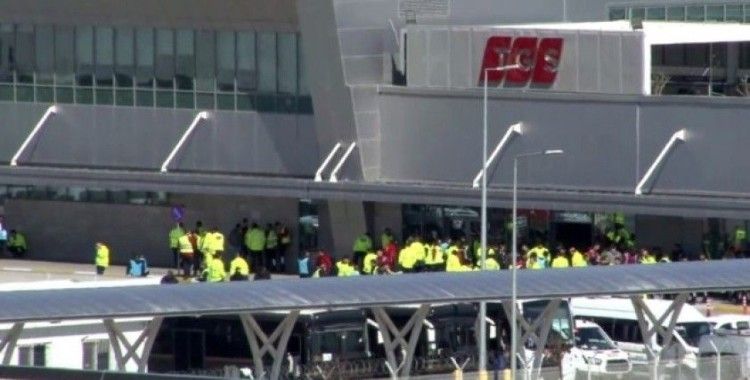 Avrupa’dan dönen Türkleri taşıyan ilk uçak İstanbul Havalimanı’na indi
