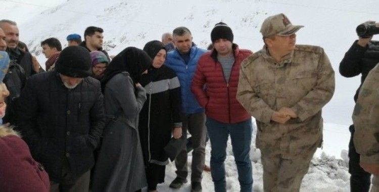 Çığ felaketinde şehit düşen askerlerin aileleri facia bölgesinde