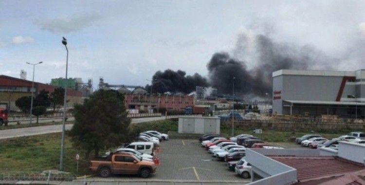 Samsun’da lastik ayakkabı fabrikasında yangın çıktı, 3 kişi hastanelik oldu