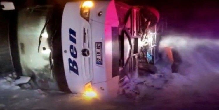 Afyonkarahisar’da yolcu otobüsü devrildi: 20 yaralı