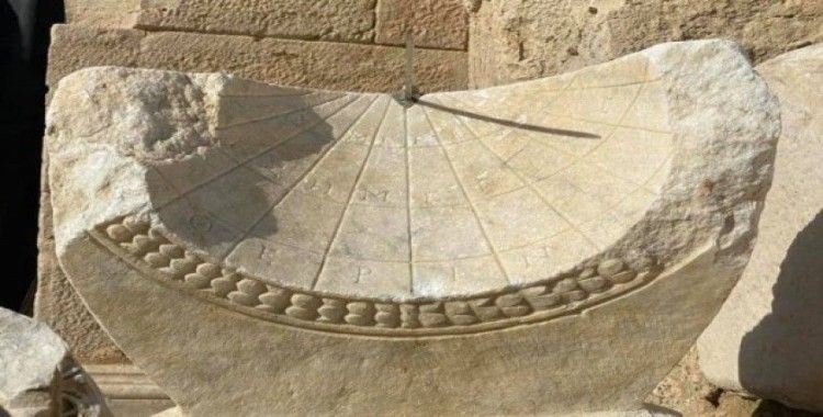 Denizli Leodikya'da 2 bin yıllık güneş saati bulundu