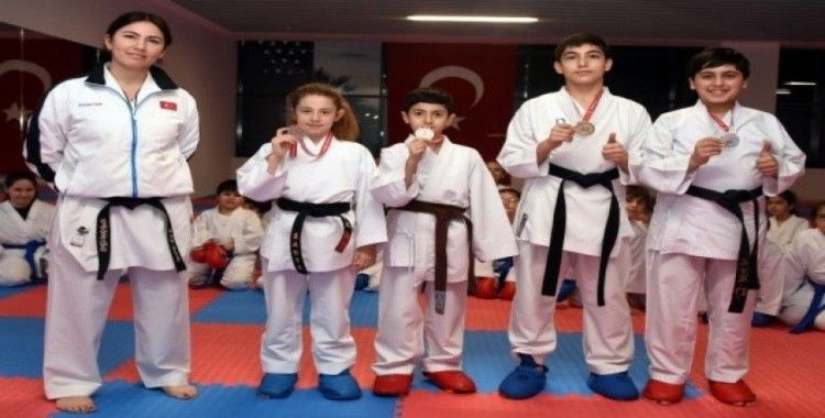 Aliağalı genç karatecilerden büyük başarı