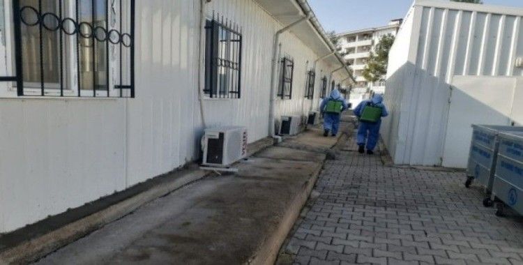 Samsat ilçesinde kamu kurumları dezenfekte ediliyor
