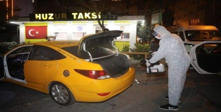Eyüpsultan’da taksi durakları ve taksiler dezenfekte edildi