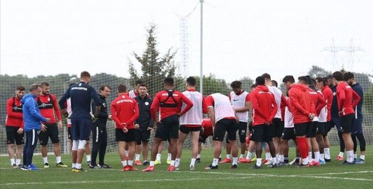 Antalyaspor 'yenilmezlik' serisinde zirveyi zorluyor