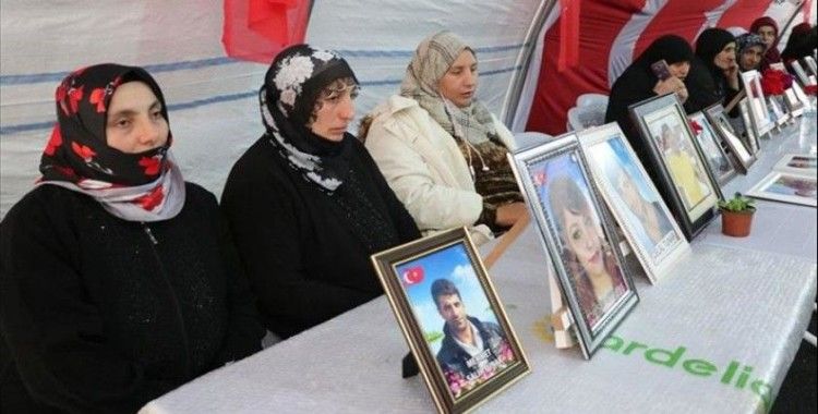 Diyarbakır annelerinin oturma eylemine 5 aile daha katıldı