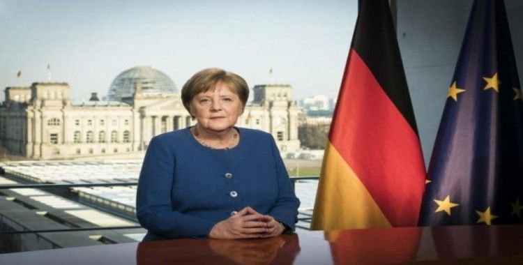 Merkel: 'Hastanelerimizin kapasitesi aşırı derecede zorlanmaktadır'