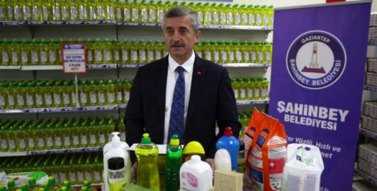 Şahinbey Belediyesi’nden vatandaşlara temizlik malzemesi desteği