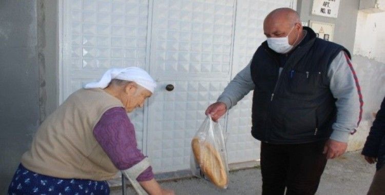 Düğerek’te yaşlıların evlerine gıda hizmeti