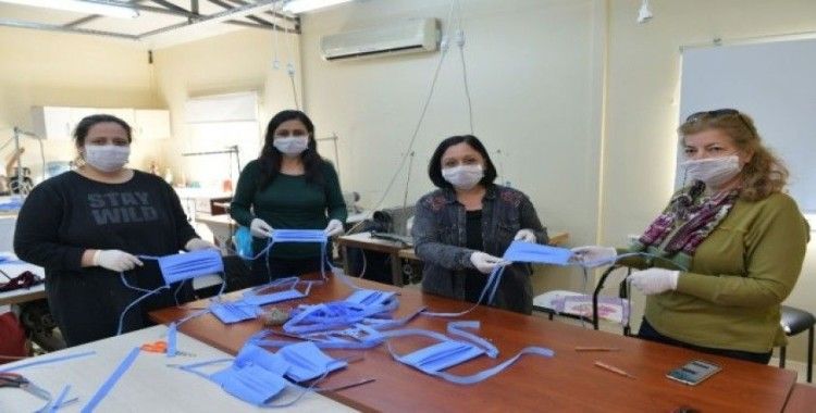 Çiğli’deki sağlıkçıların maskeleri Çiğli Belediyesinden