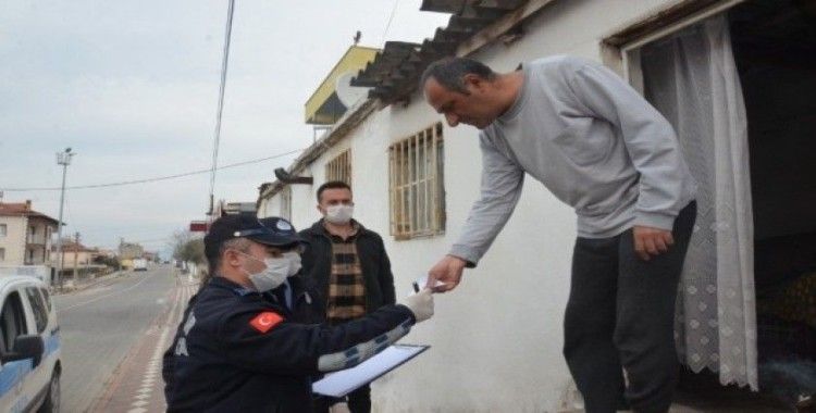 Akhisar Belediyesi 65 yaş üstü vatandaşların alışverişini yapıyor