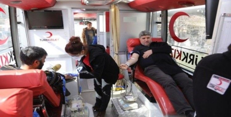 Darende’de kan kampanyasına destek