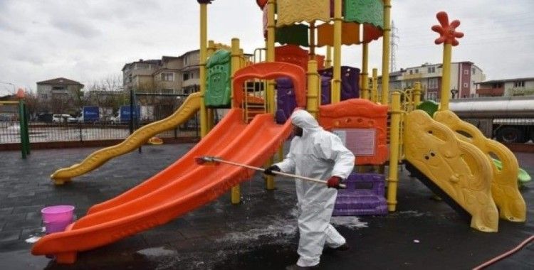 İzmit Belediyesi 210 parkı dezenfekte etti