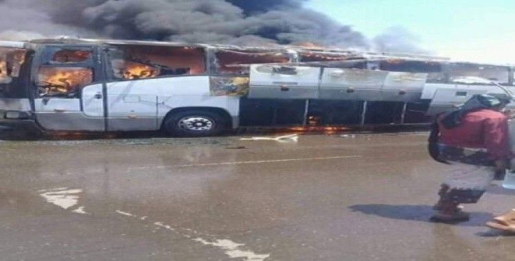 Yemen'de otobüs yandı: 3 ölü, 7 yaralı