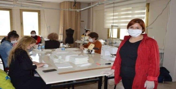 Şehzadeler Halk Eğitim Merkezi de maske üretimine başladı