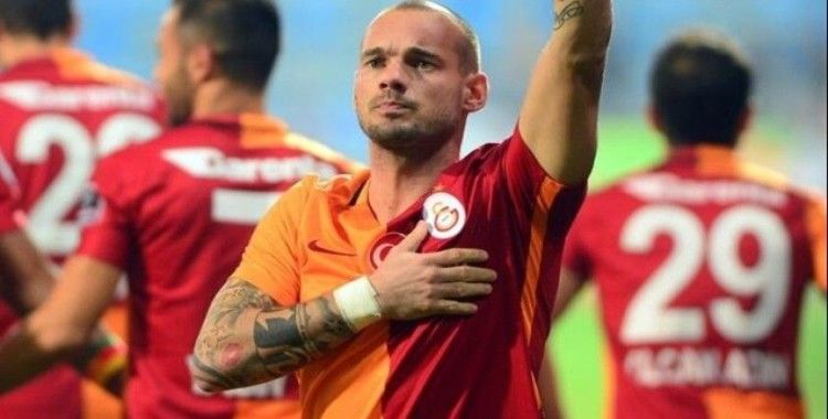 Wesley Sneijder'den Terim ve Albayrak'a geçmiş olsun mesajı