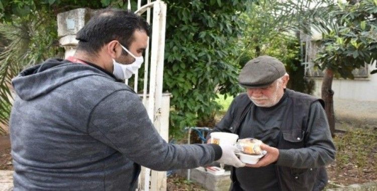 Tarsus Belediyesi’nden 65 yaş üstü yaşlılara sıcak yemek