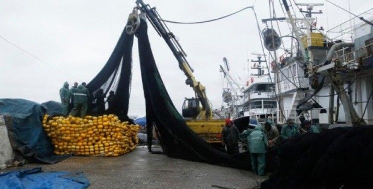 Balıkçılar koronavirüs nedeniyle av sezonunu erken kapattı