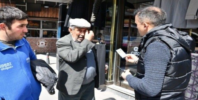 Israrla sokakta kalan 65 yaş üstü vatandaşlara 392 TL ceza