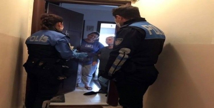 İstanbul’da ev ev dolaşan polis, korona virüs dolandırıcılarına karşı vatandaşı uyardı