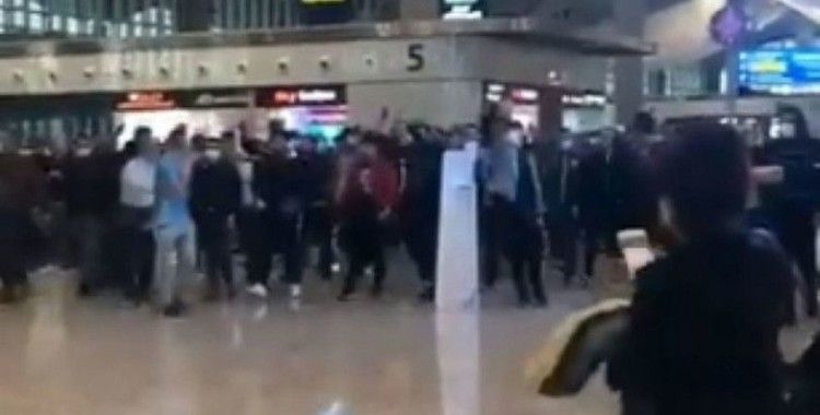 İstanbul Havalimanı'nda bekleyen Cezayirliler, karantina için Karabük'e gönderiliyor