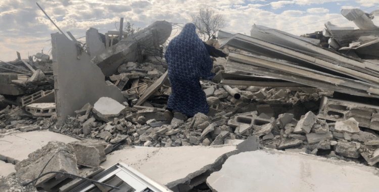 İsrail güçleri Filistinlere ait 3 evi yıktı
