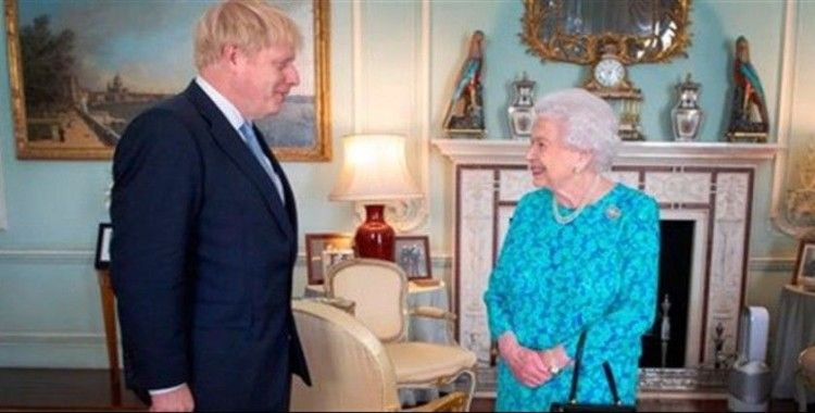 Kraliçe Elizabeth, Boris Johnson ile görüştü