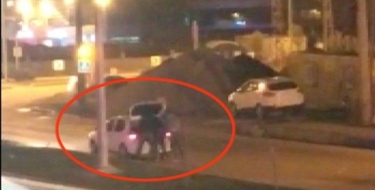 Samsun’da 2 kişi tarafından dövülerek aracın bagajına koyulan genci polis kurtardı