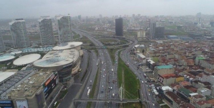 İstanbul’da trafiğin en yoğun olduğu cuma güne yollar boş kaldı