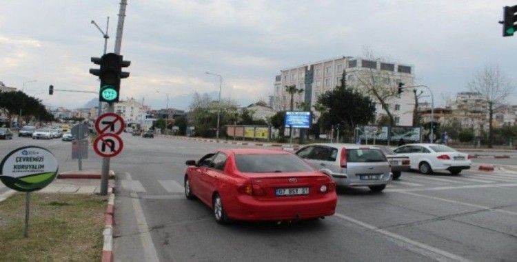 Antalya’da sinyalizasyon işaretlerinden Korona uyarısı