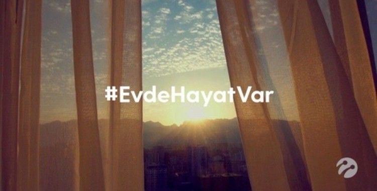 Sanatçılardan #EvdeHayatVar çağrısına destek