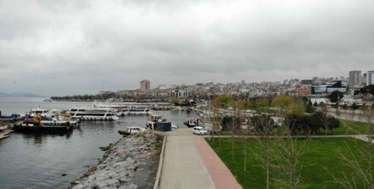 Korona virüs nedeniyle boş kalan Caddebostan Sahili havadan görüntülendi