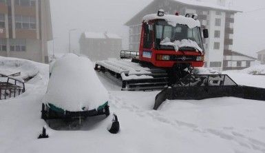 Mart sonunda Uludağ'da kar kalınlığı 32 santimetreye ulaştı