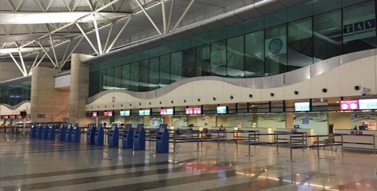 Uçak bilet satışlarına ara verilmesi nedeniyle Esenboğa Havalimanı sessizliğe büründü
