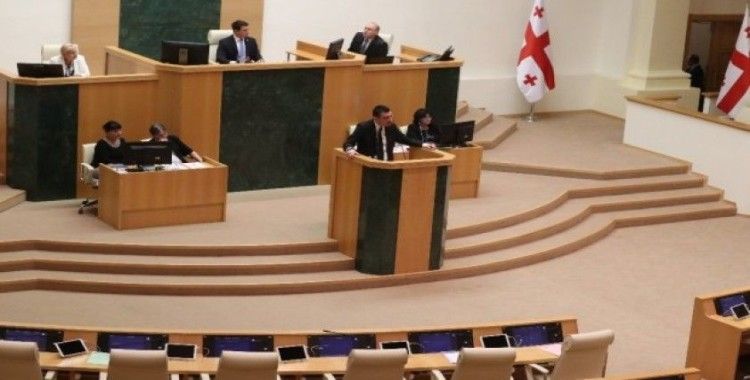 Gürcistan'da sokağa çıkma yasağı ilan edildi