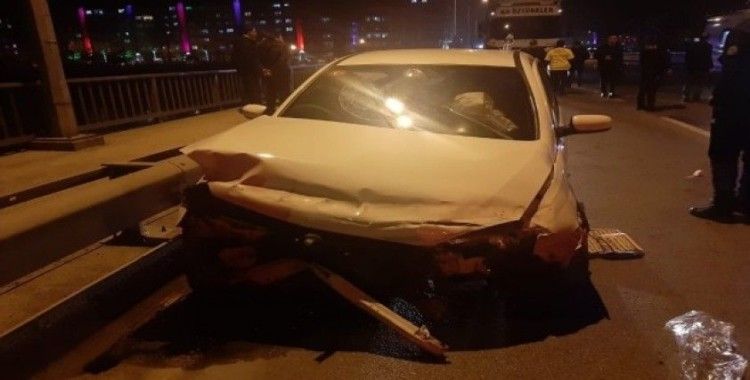 Samsun’da otomobil bariyerlere çarptı: 2 yaralı