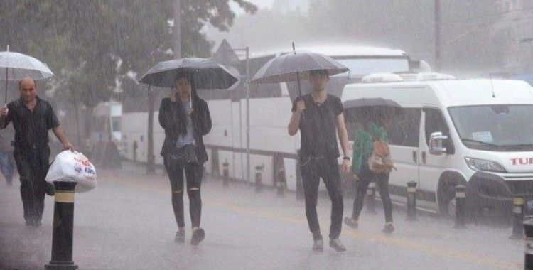 Meteoroloji uyardı: İstanbul'da sağanak yağmur bekleniyor