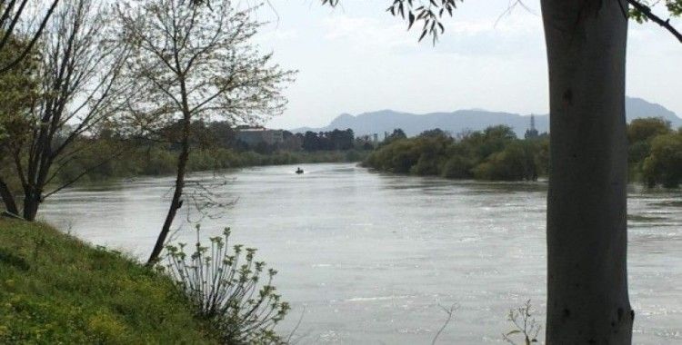 Ceyhan Nehri'ne düşen şahıs 8 gündür aranıyor