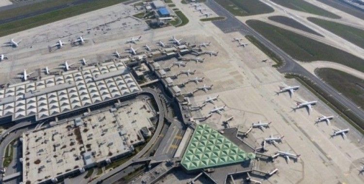 Koronavirüsü sonrası Atatürk Havalimanı uçaklarla doldu