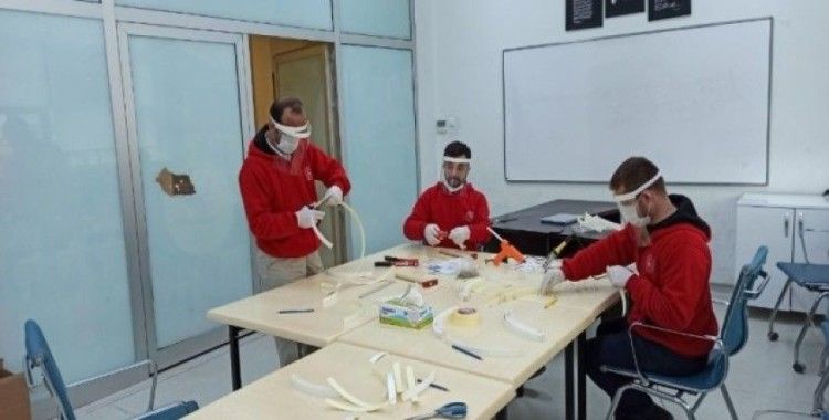 Boyabat Gençlik Merkezi’nde maske üretimi başladı