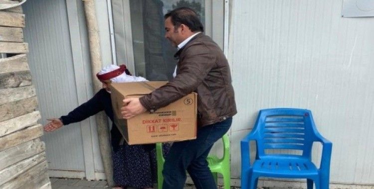 Samsat’ta depremzede vatandaşlara yardım paketleri dağıtıldı