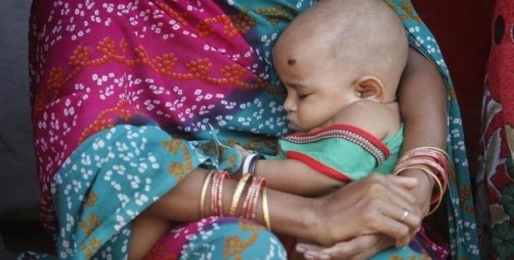 Hindistan'da yeni doğan ikiz bebeklere 'Korona' ve 'Kovid' isimleri verildi