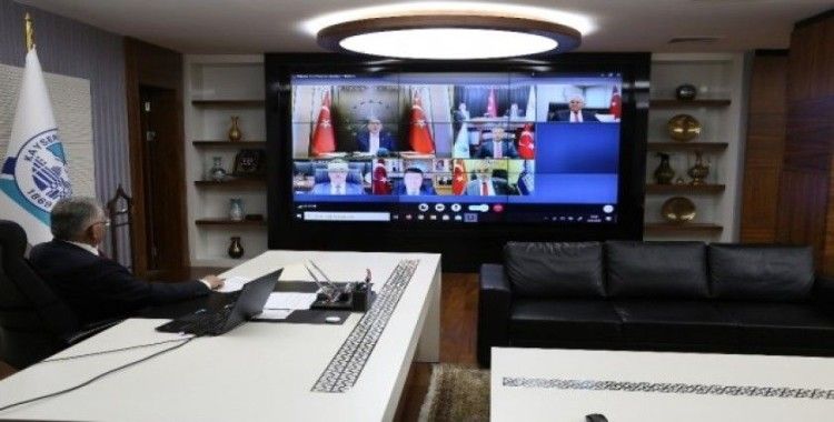 Başkan Büyükkılıç, Cumhurbaşkanı Erdoğan’ın belediye başkanları ile tele konferans sistemiyle yaptığı toplantıya katıldı