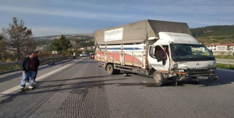 İskenderun'da kamyonet otomobile çarptı: 1 yaralı