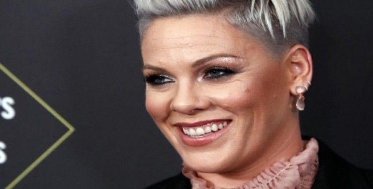 ABD'li ünlü şarkıcı Pink, oğluyla koronavirüse yakalandığını duyurdu