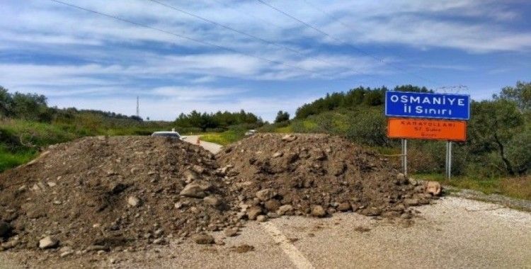 Erzin-Osmaniye sınırındaki yol toprak dökülerek kapatıldı