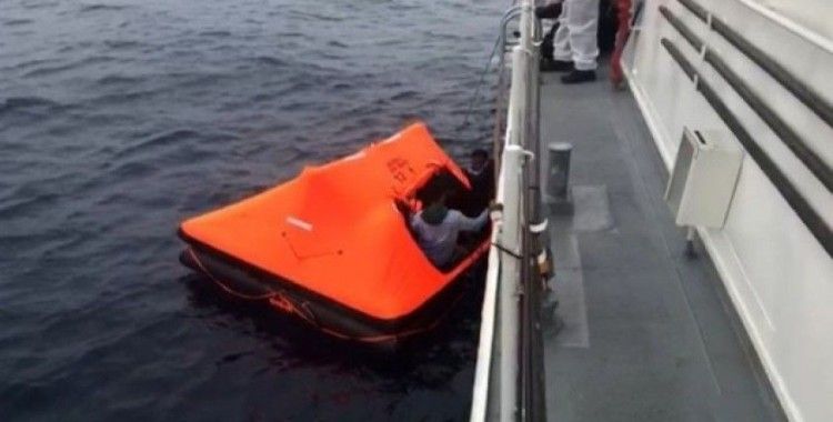 Yunan Sahil Güvenlik'i can salı ile ölüme terk etti
